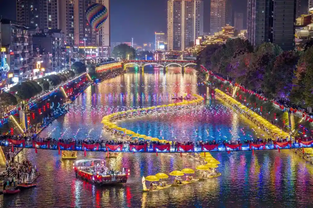 荆楚假日新玩法：喜庆潮涌、文化出圈、烟火升腾