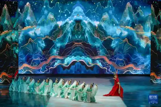 非遗焕新潮：传统与时尚的跨界碰撞