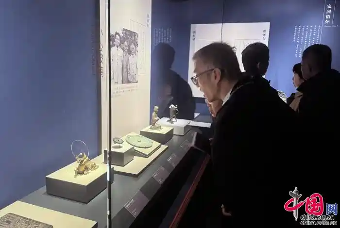 赵孟頫父子行书合卷惊艳亮相 故宫献礼文物展