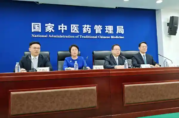 重阳养生新主张：中医揭秘秋冬养藏秘诀，为父母健康赋能