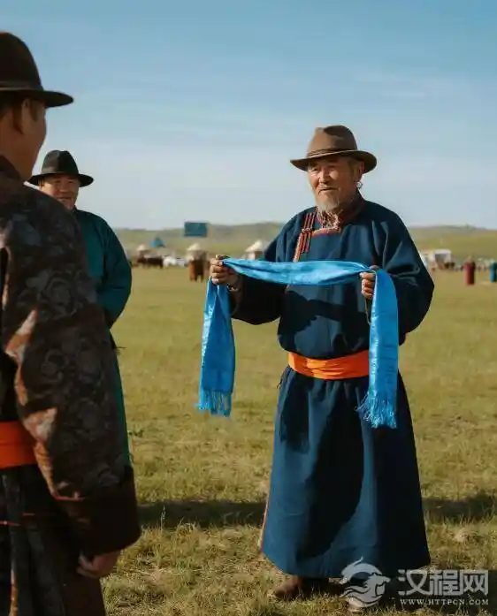 哈达拒收暗藏何意？内蒙古敬酒礼仪引热议