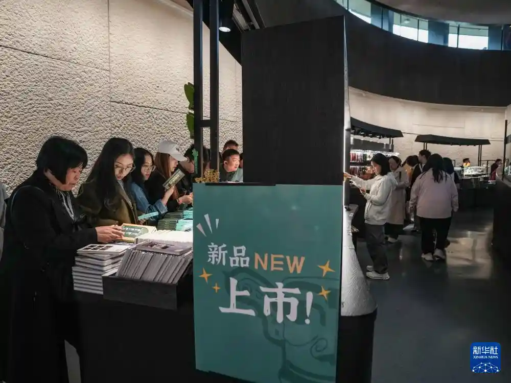 三星堆文创破圈记：文物变身潮玩的新展厅密码