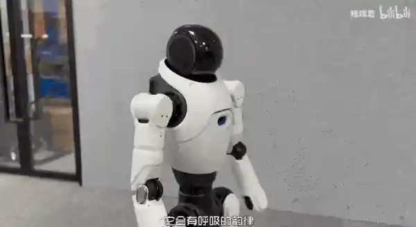 稚晖君再展神技：人形机器人‘葡萄缝针’惊艳回归