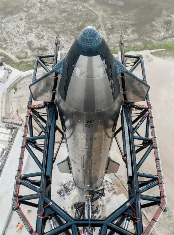 马斯克计划：2026年特斯拉擎天柱人形机器人将首次降落火星