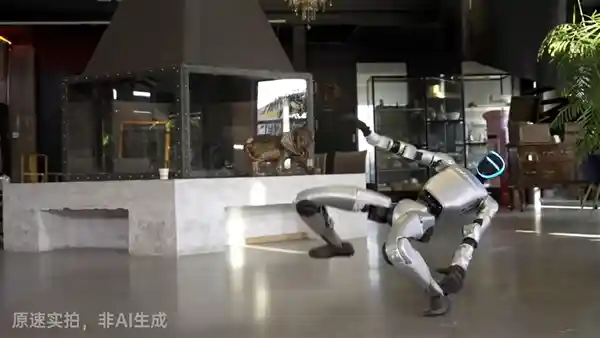 《宇树G1人形机器人演绎鲤鱼打挺，硬核武术首秀惊艳全场！》