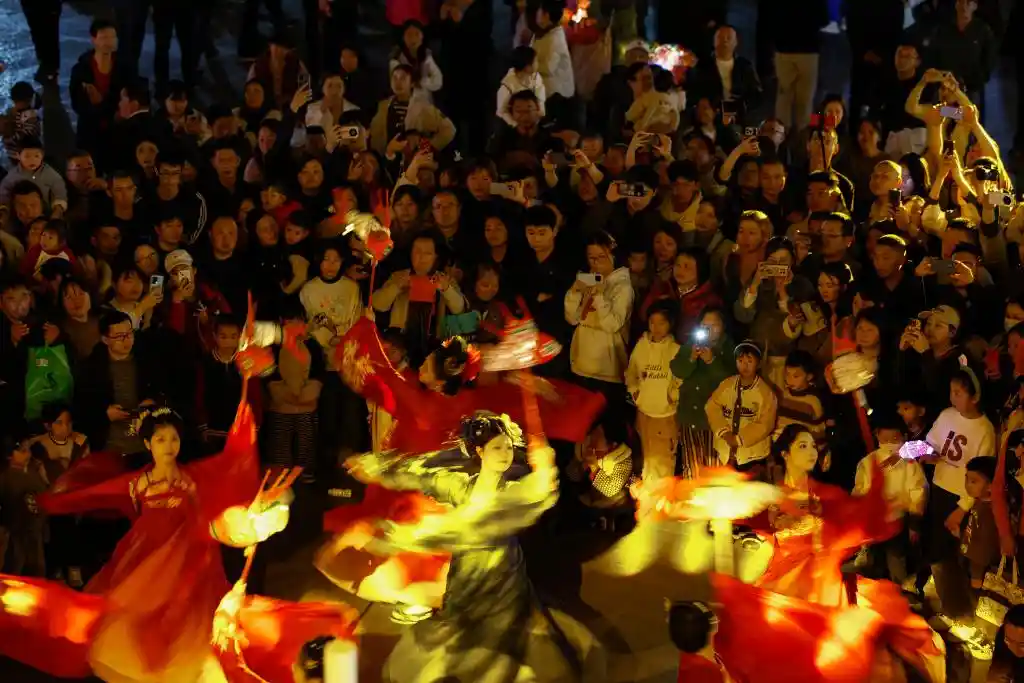 徽州古城夜游火爆出圈，夜色中的文化盛宴！