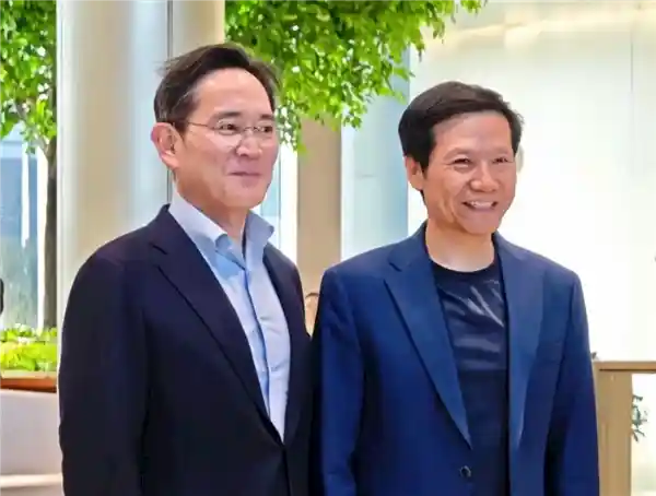 《三星李在镕到访小米，与雷军共叙合作！揭秘雷军饭局上为三星高管赔罪的背后故事》