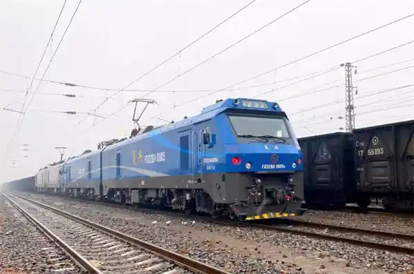 中车大同新型复兴号电力机车批量投用：牵引力飞跃提升，引领铁路新纪元！