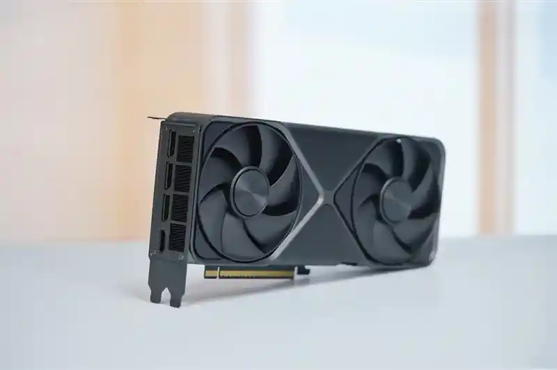 NVIDIA RTX 5070震撼登场：DLSS 4技术带来超乎想象的4K游戏体验！