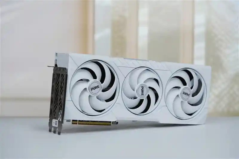 《锐龙5 9600X与RX 9070 XT强势组合，碾压Intel双代旗舰！》