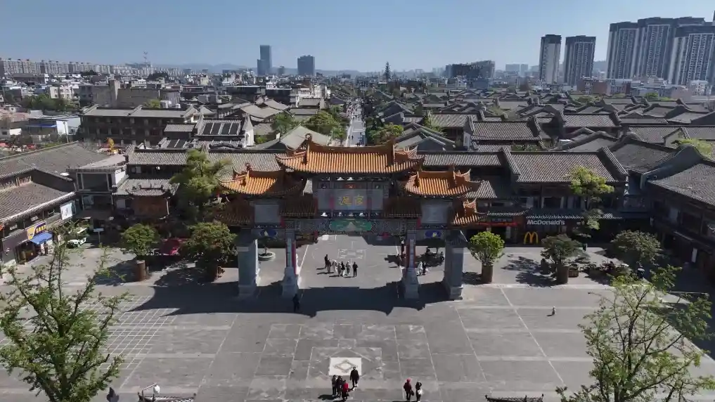 指尖匠心：铜板上的非遗艺术人生