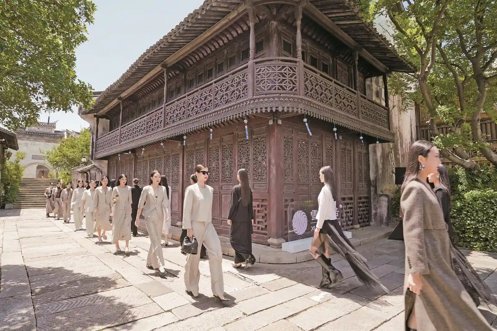 古镇破界：时尚叙事掀起文旅新潮