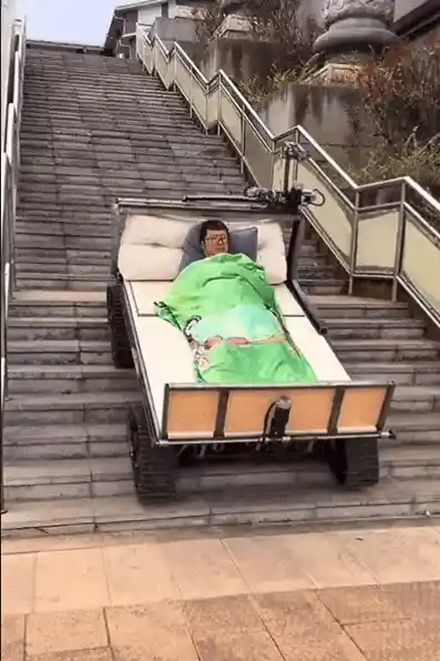 《手搓万物：搓出一个全新的全宇宙》