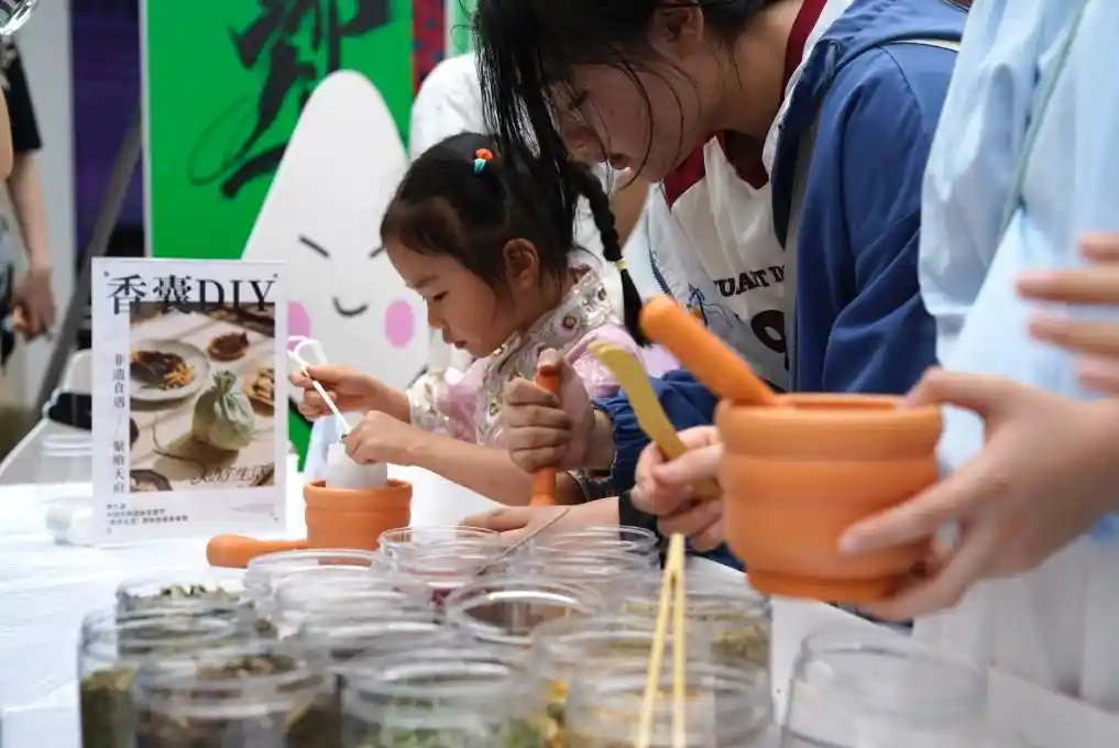 端午寻味成都：非遗盛宴里的民俗狂欢