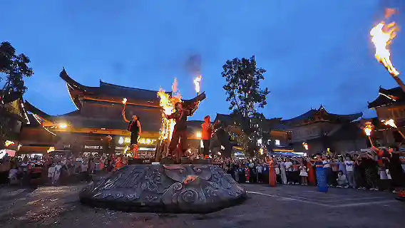 火耀茶马古道——马帮火把节夜燃情，万人共赴光影盛宴
