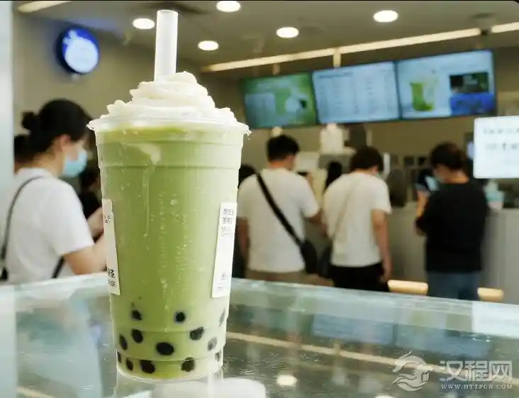 网红奶茶PK传统凉茶：谁才是真正的夏日解暑王者？