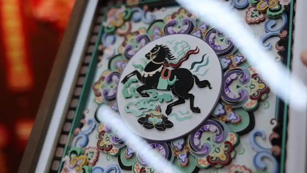 义乌年货潮出地球圈！马年未到，盲盒春联、AI写福、赛博舞马已刷爆全网