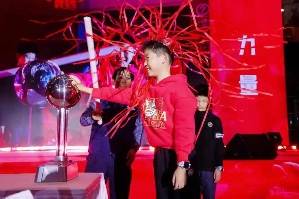 冰雪跃动、非遗焕新、体育燃情——元旦旅游市场强势开局，多元融合引爆假日经济