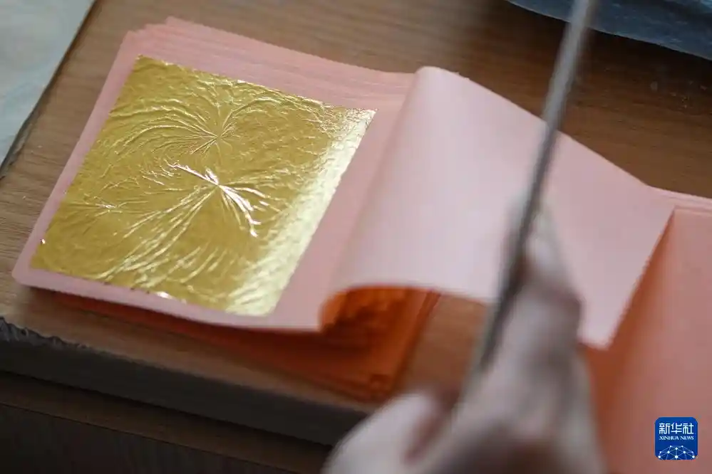 金箔跃马迎新春！南京非遗活态出圈，千年技艺策马奔腾贺岁