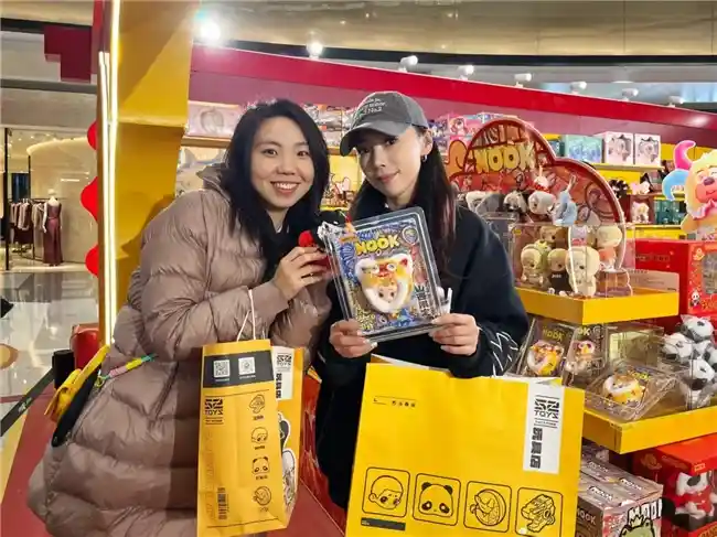 移动博物馆空降商场！52TOYS×山西博物院引爆新春国潮奇袭