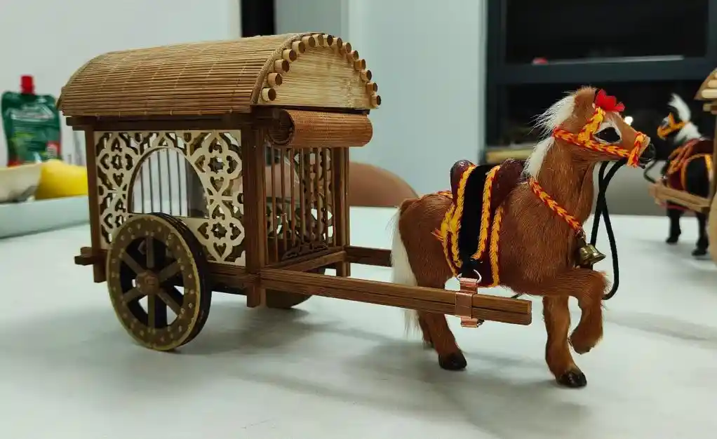 马年非遗潮出圈：文创爆款引爆新春传统新体验